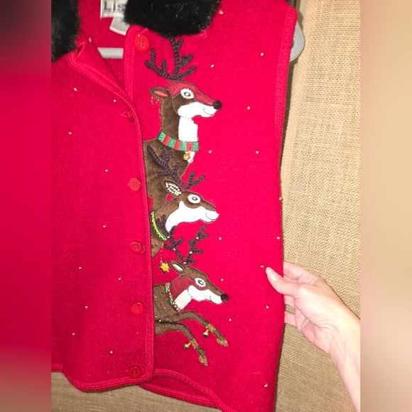 Lisa International Festive Red Vest with Reindeer Embroidery Wool Christmas L - Picture 2 of 7
